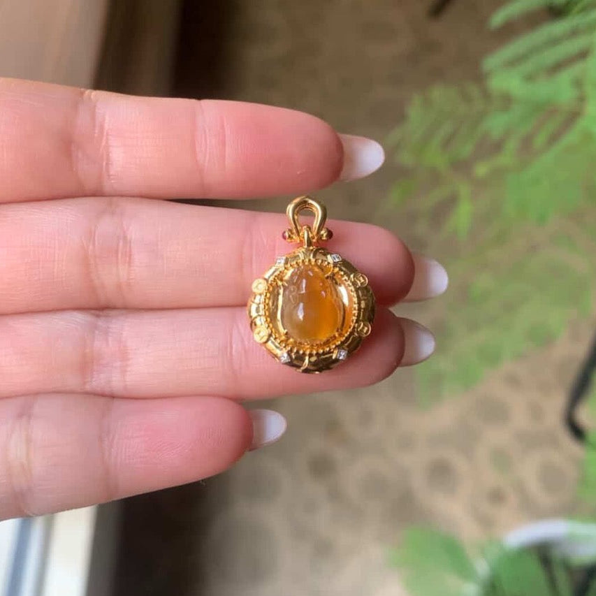 "Live" 18K Yellow Gold Custom Pixiu Pendant Gold Setting