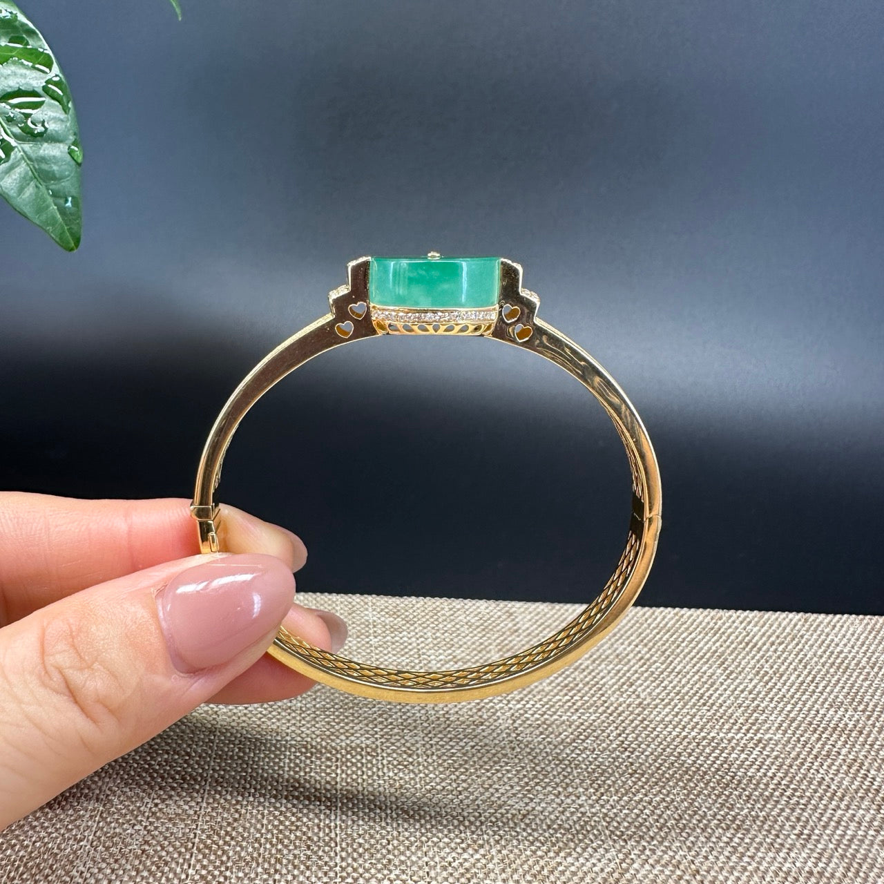 RealJade Luxury 18K Yellow Gold Genuine Imperial Green Jadeite Jade Bangle with Diamonds
