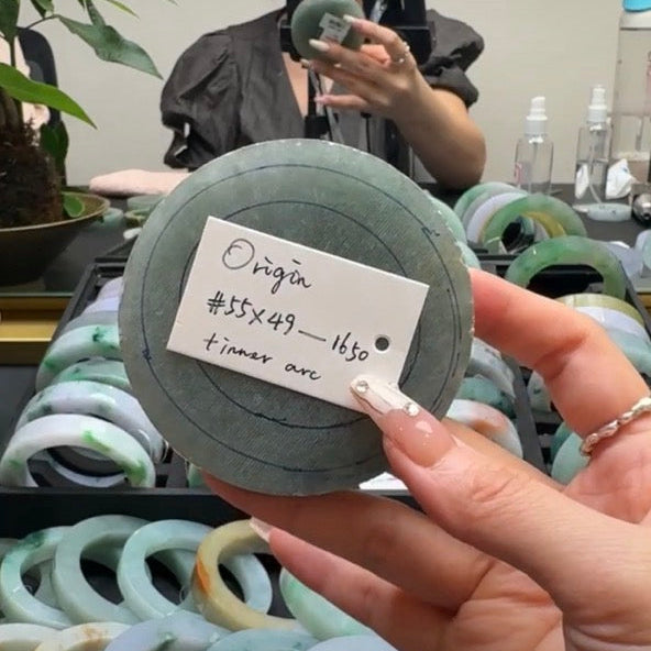 "Live" Natural Oil Green Jadeite Jade Oval Bangle (05/08/26)