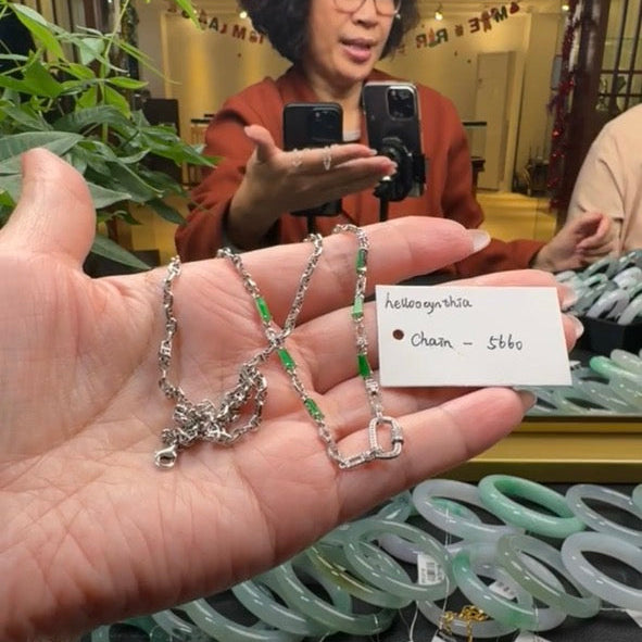 "Live" 18K White Gold Imperial Green Jadeite Jade Choker Necklace