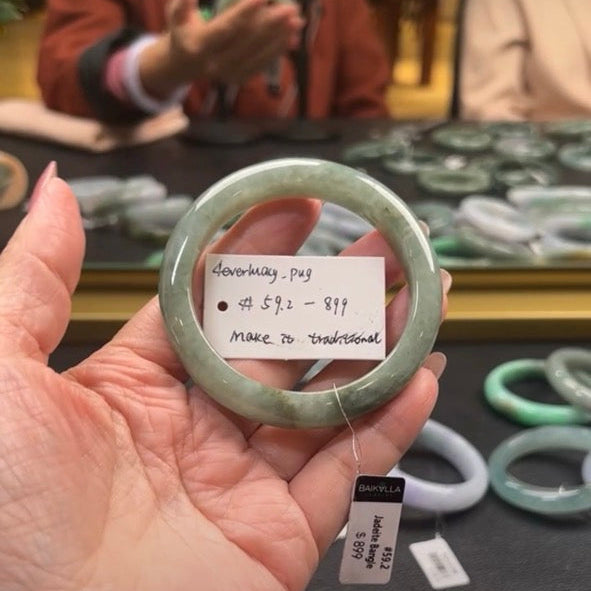 "Live" Natural Oil Green Jadeite Jade Comfort Fit Bangle (01/09/2025)