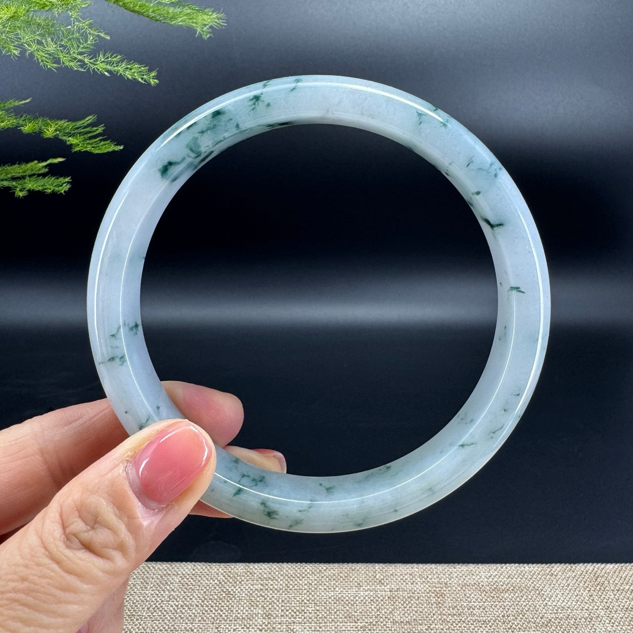The bangle shape of the half round.The bangle color is lavender blue flower.
