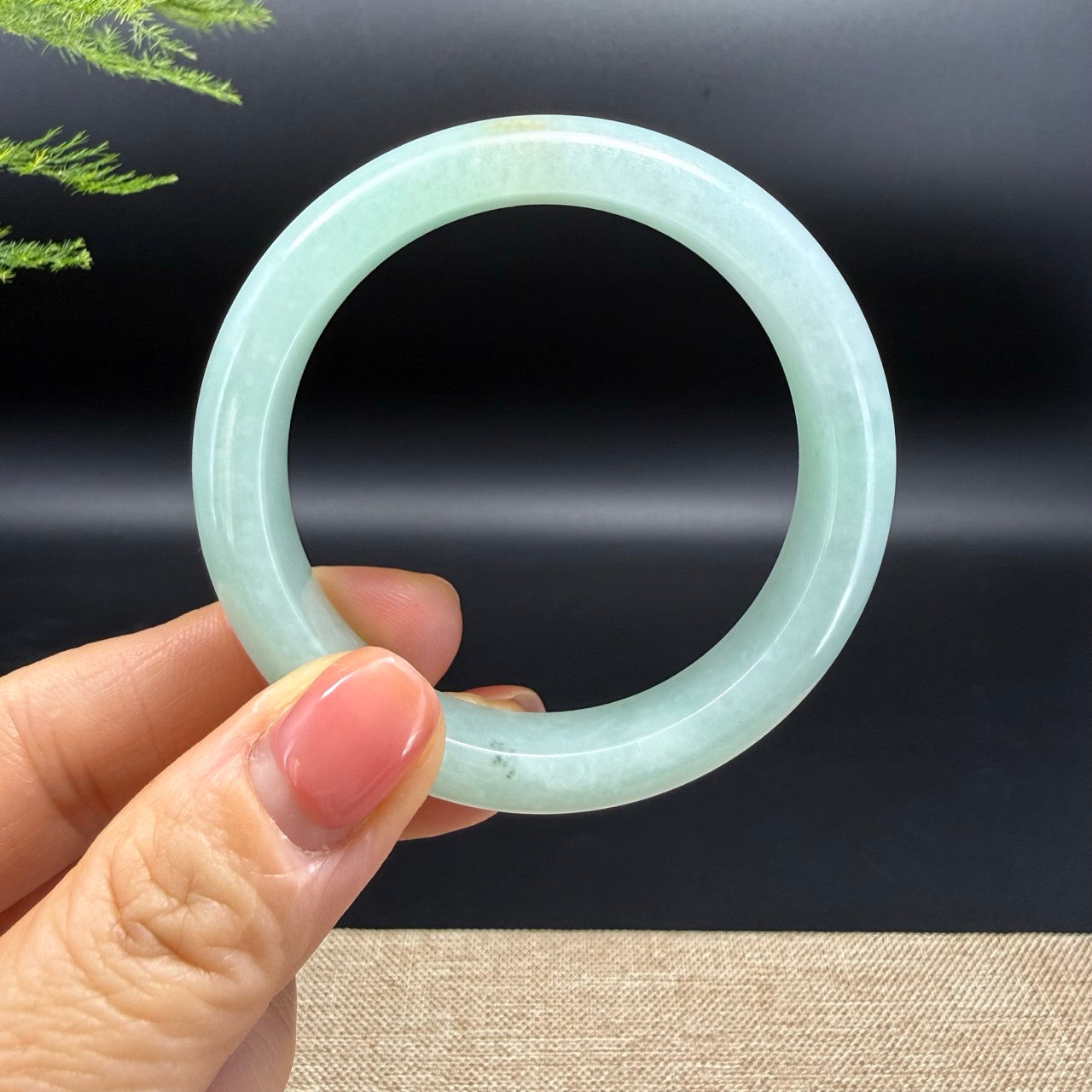 The bangle shape of the half round.The bangle color is mint green and some sajin.