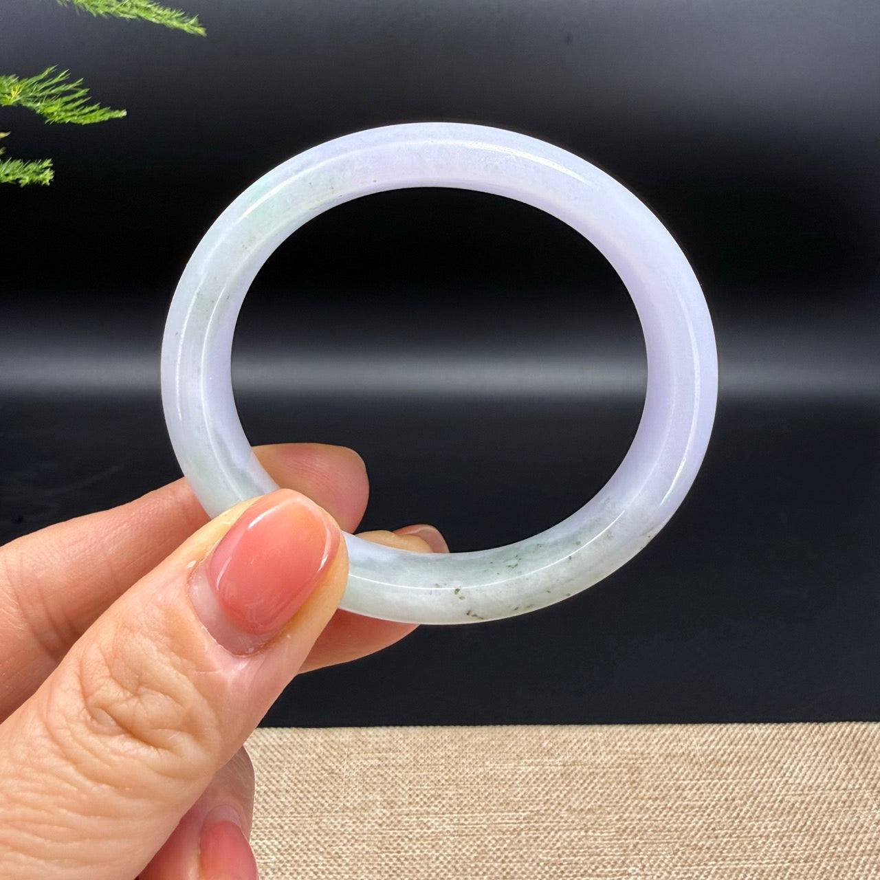 The bangle shape of the oval half round.The bangle color is lavender green.