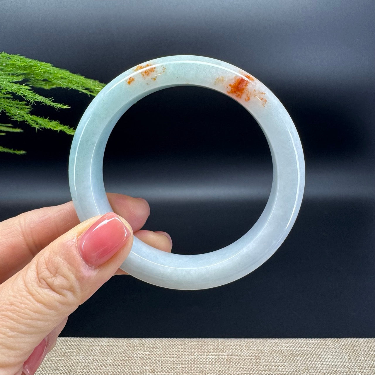 The bangle shape of the half round.The bangle color is green and some sajin.