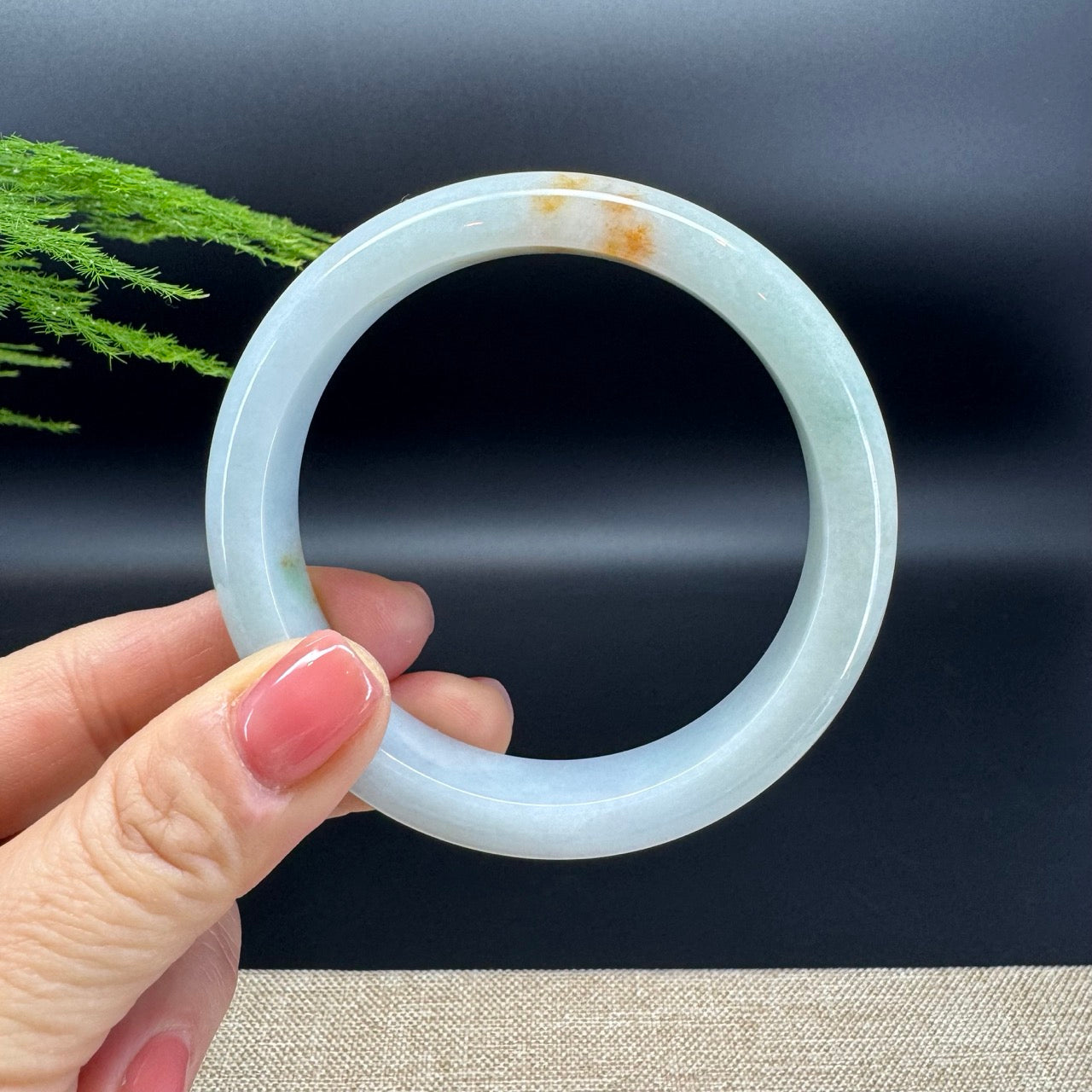 The bangle shape of the half round.The bangle color is white green and some sajin.
