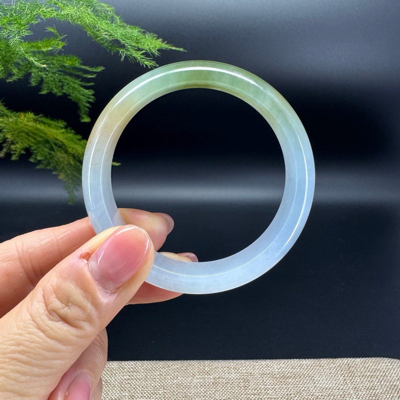 The bangle shape of the half round.The bangle color is lavender base and some yellow matcha green.