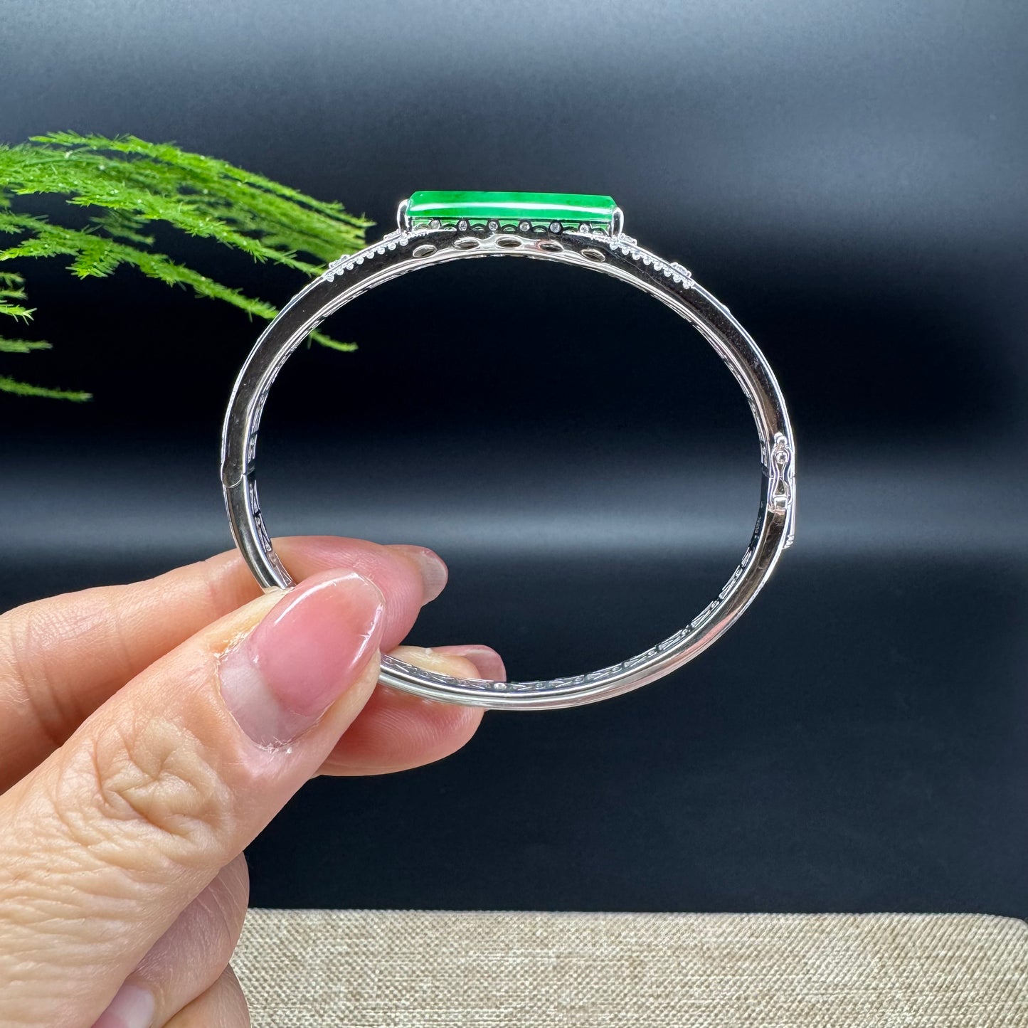 RealJade Luxury 18K White Gold Genuine Green Jadeite Jade Bangle With Diamonds