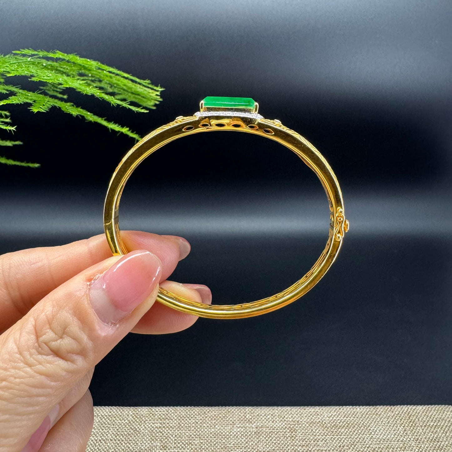 RealJade Luxury 18K Yellow Gold Genuine Green Jadeite Jade Bangle With Diamonds