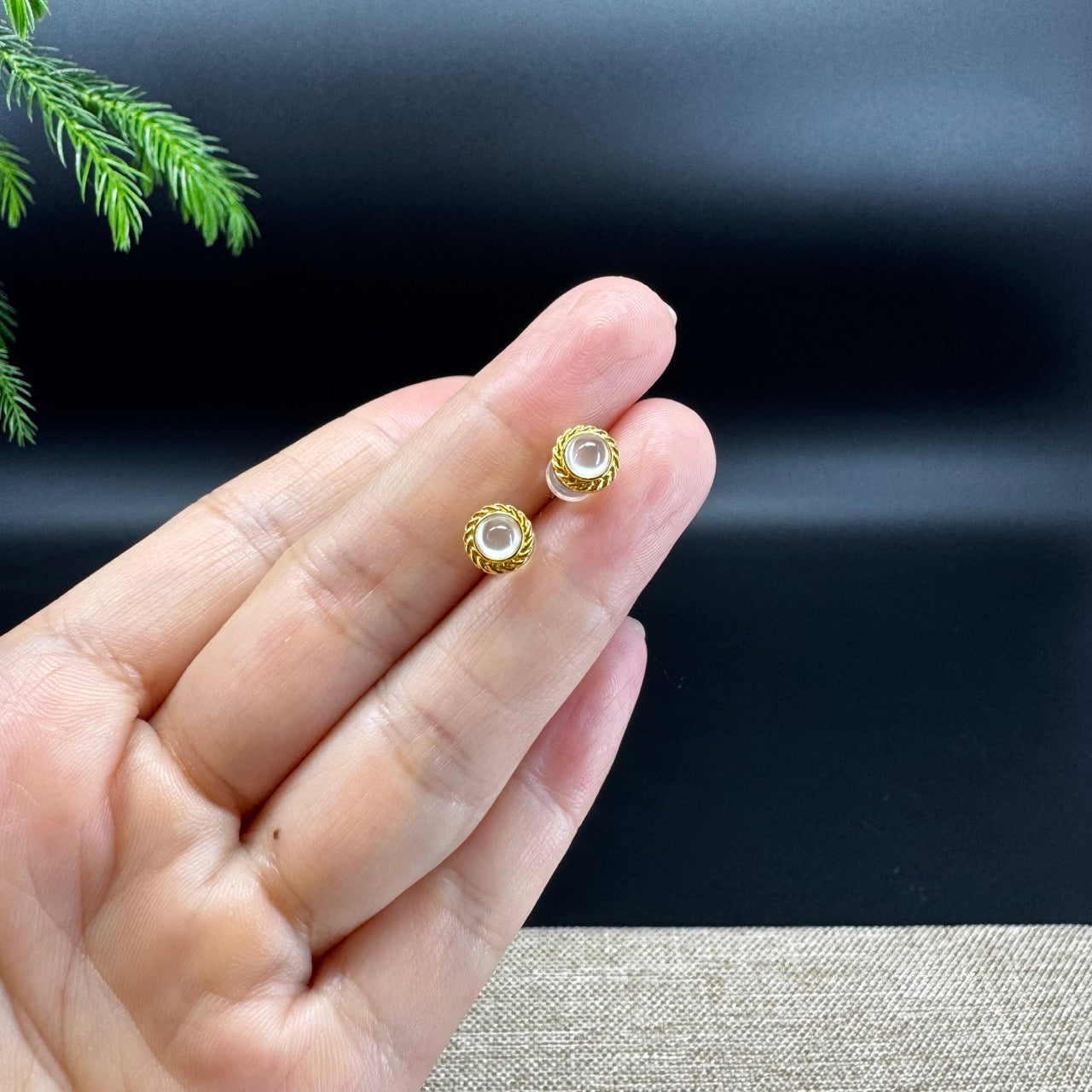 RealJade® 18k Yellow Gold Icy White Jadeite Jade Round Stud Earrings