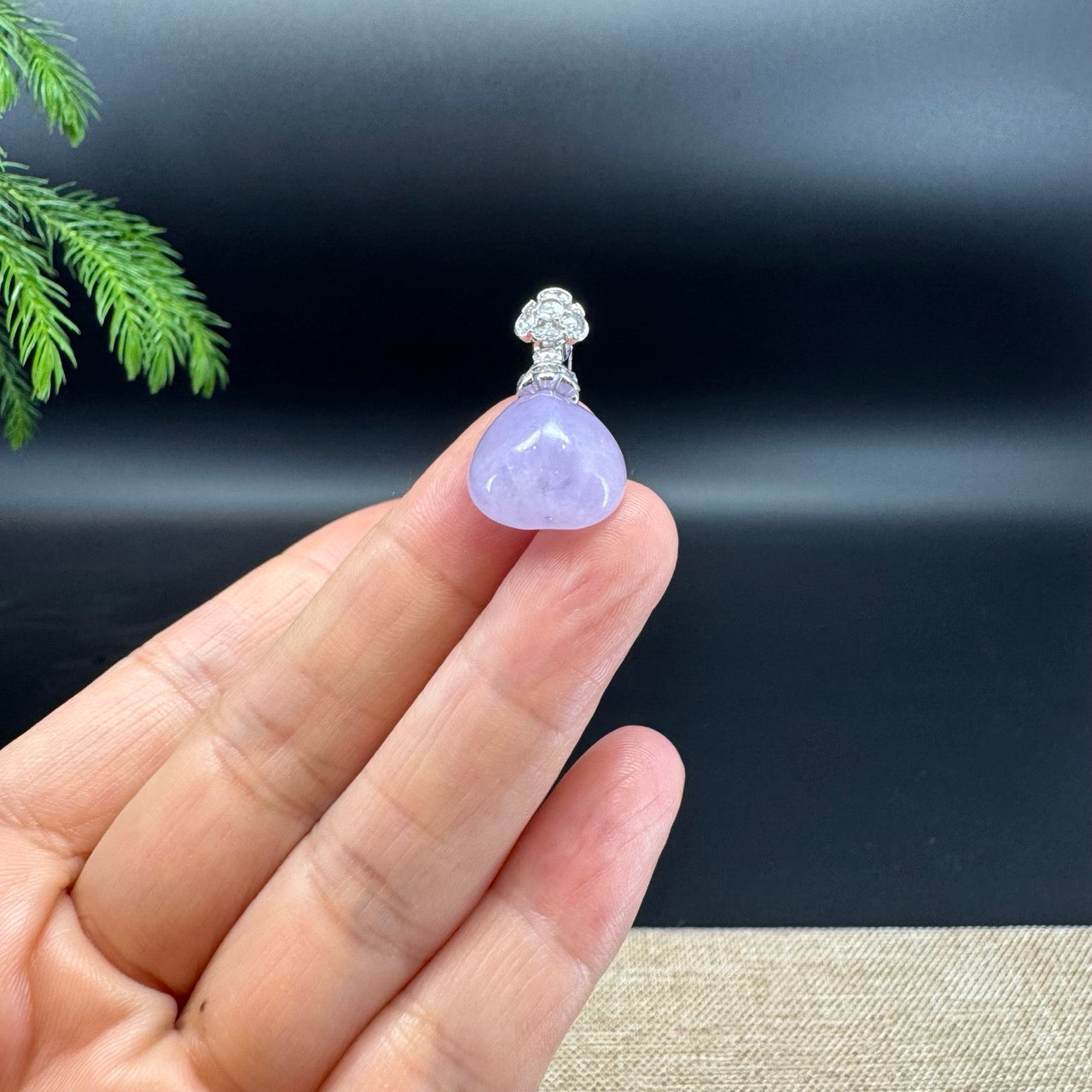18k White Gold Genuine Lavender Jadeite Jade Melon Pendant Necklace With Diamonds
