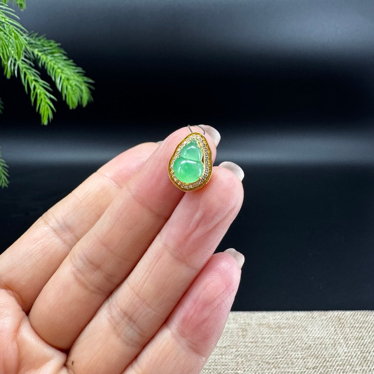 Genuine Green Jadeite Jade Mini Hulu Necklace With 18K Yellow Gold