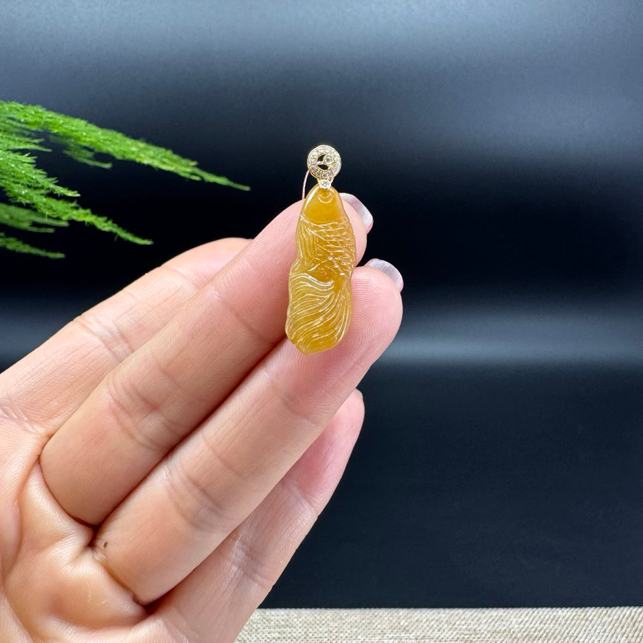 The pendant shape of the fish.