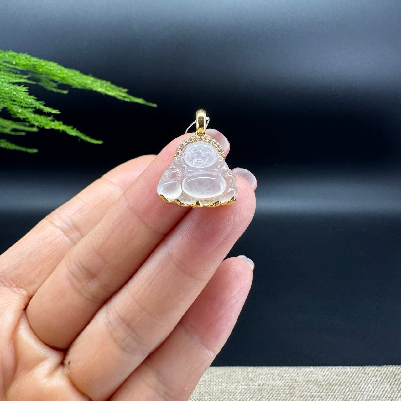 The pendant shape of the buddha.The pendant color is icy