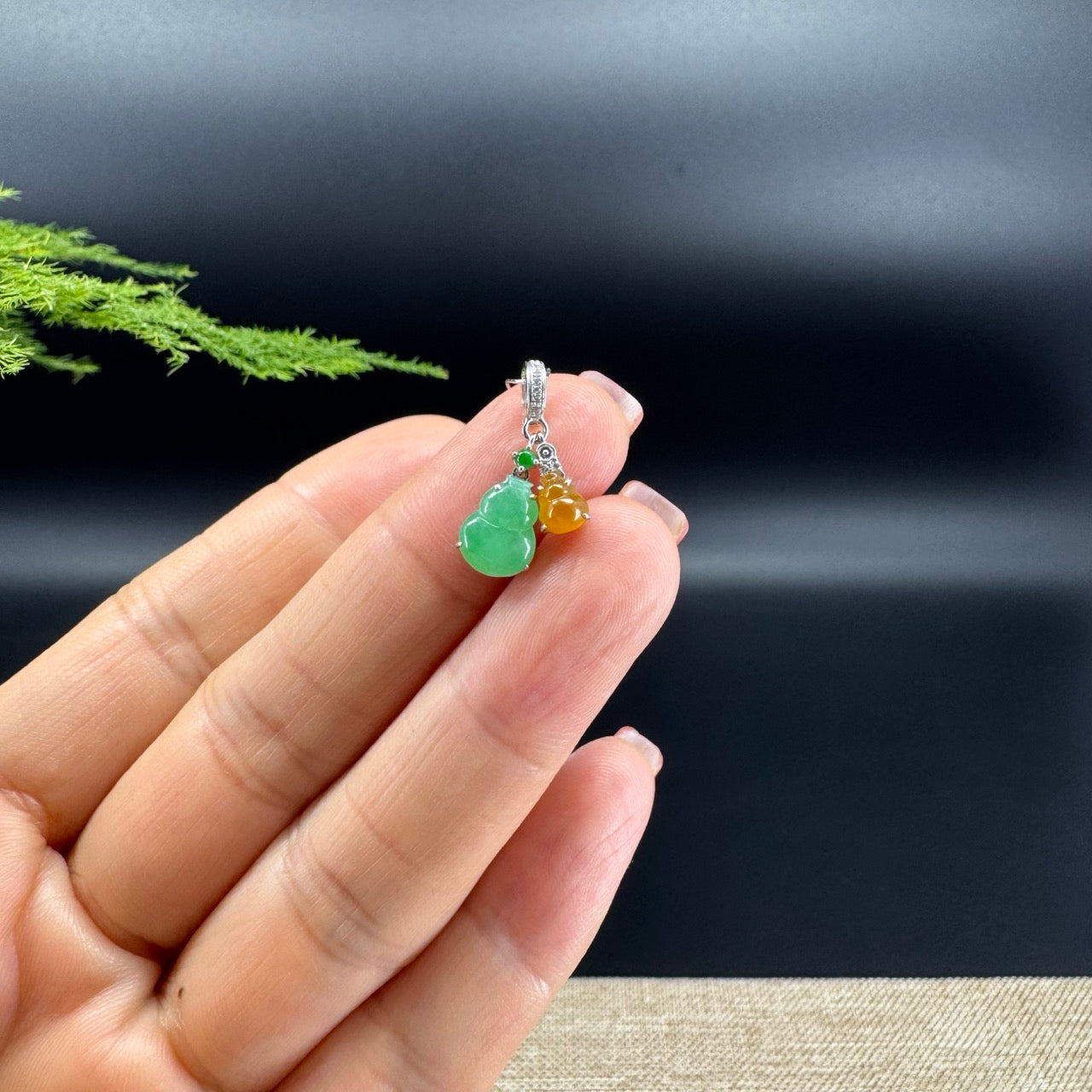 The pendant shape of the double hulu.The pendant color is yellow green.