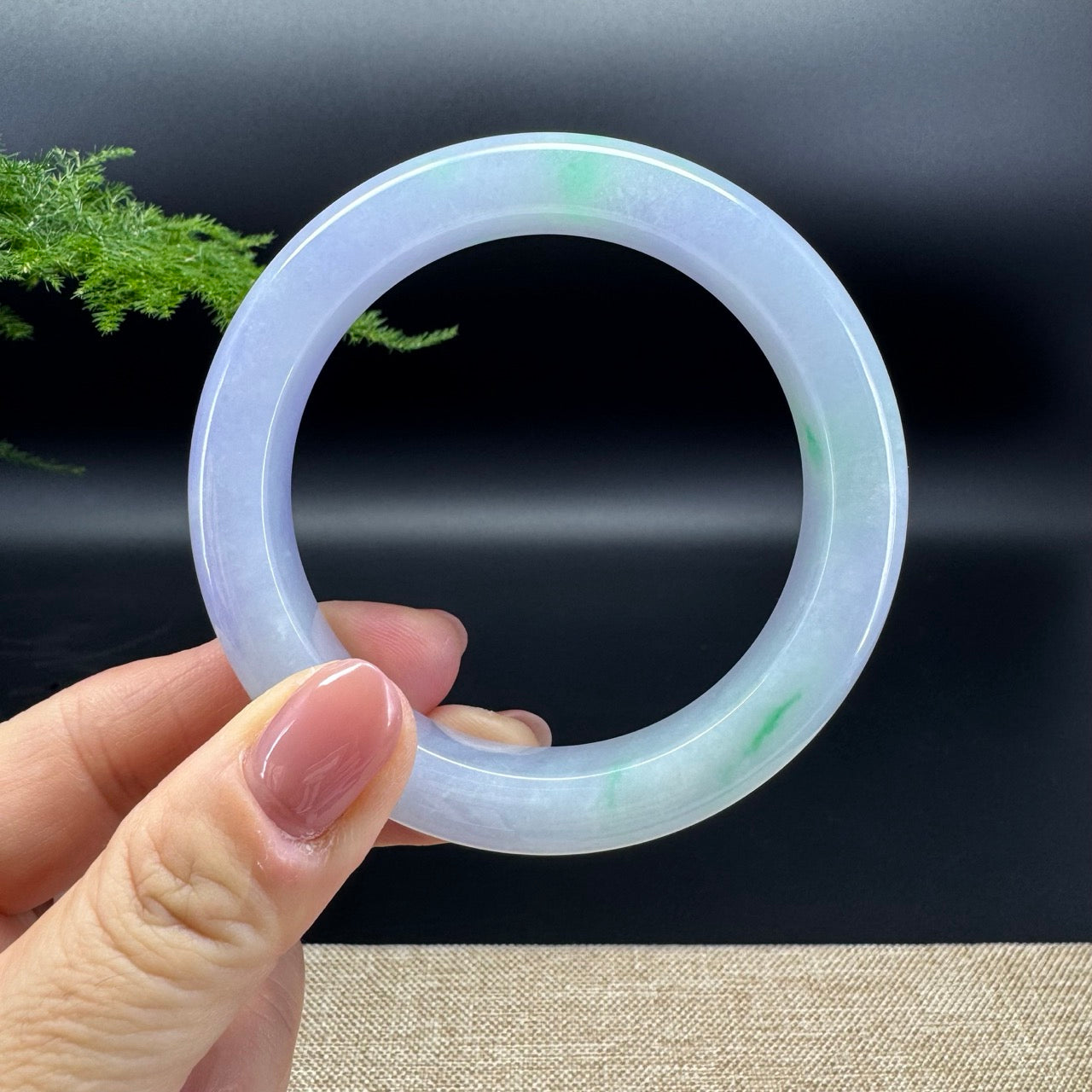 The bangle shape of the half round.The bangle color is lavender green.
