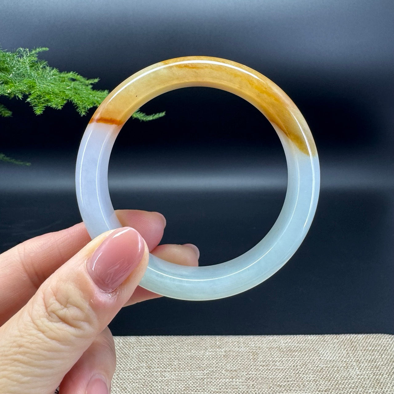 The bangle shape of the half round.The bangle color is icy yellow.