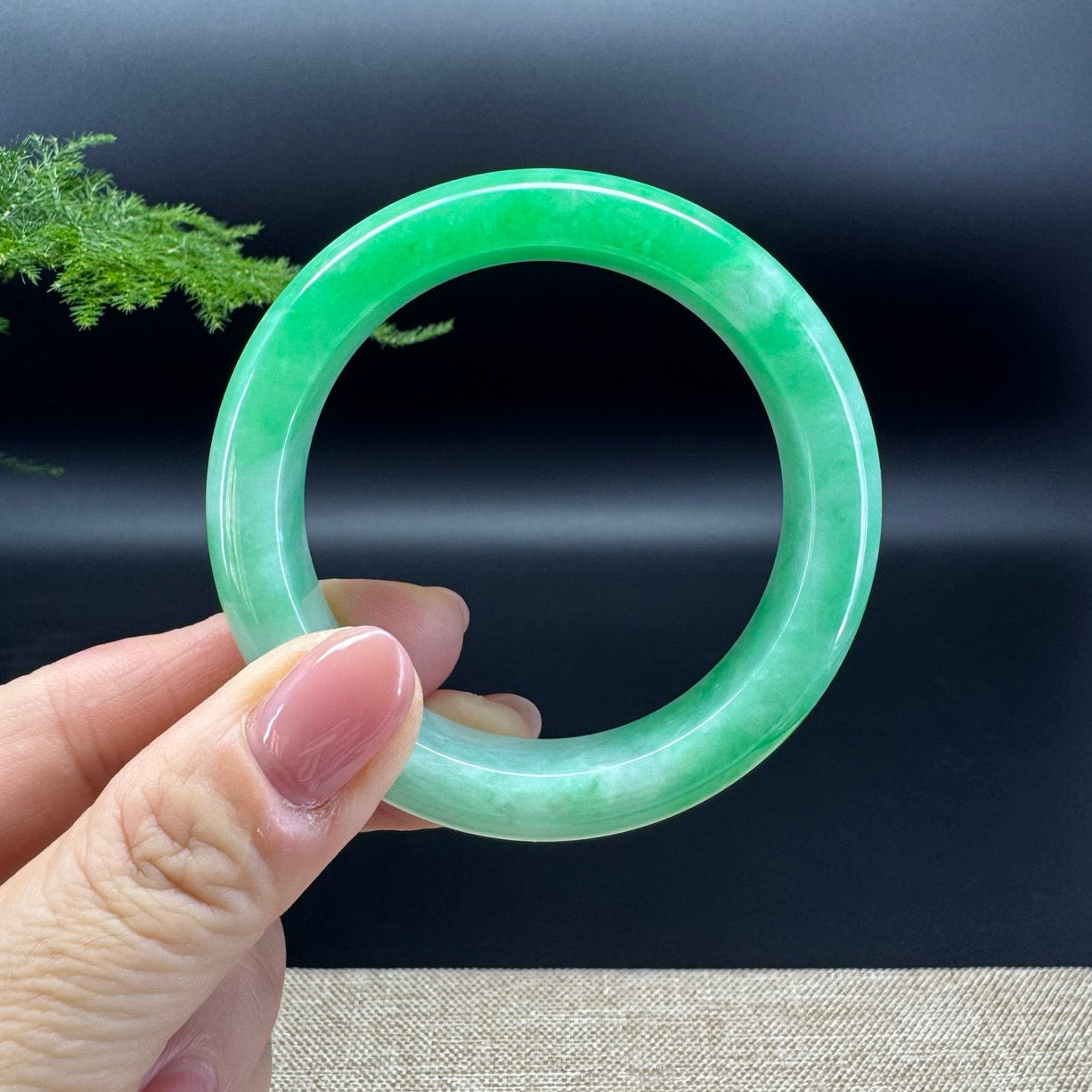 The bangle shape of the half round.The bangle color is spicy green.