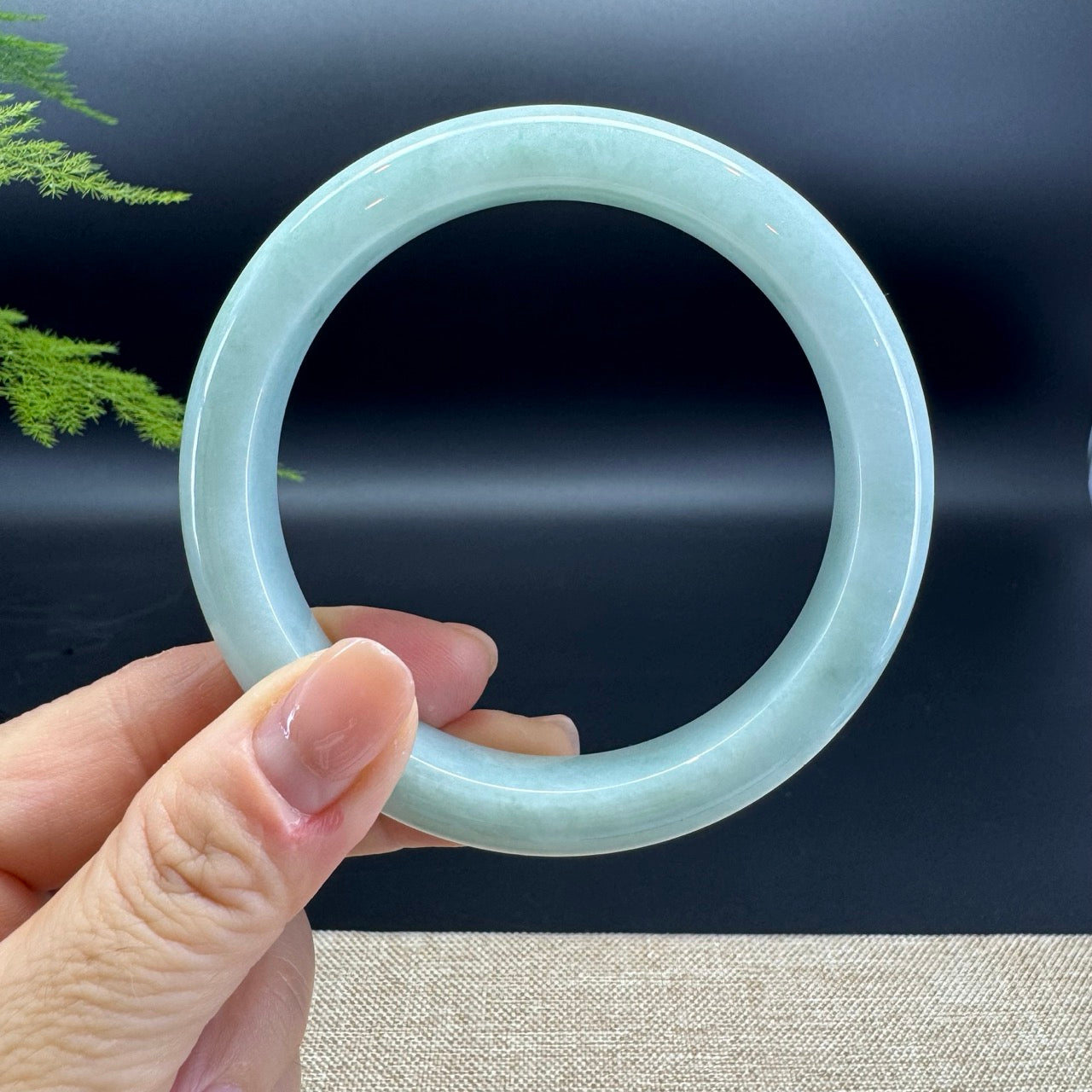 The bangel shape of the half round.The bangle color is apple green.