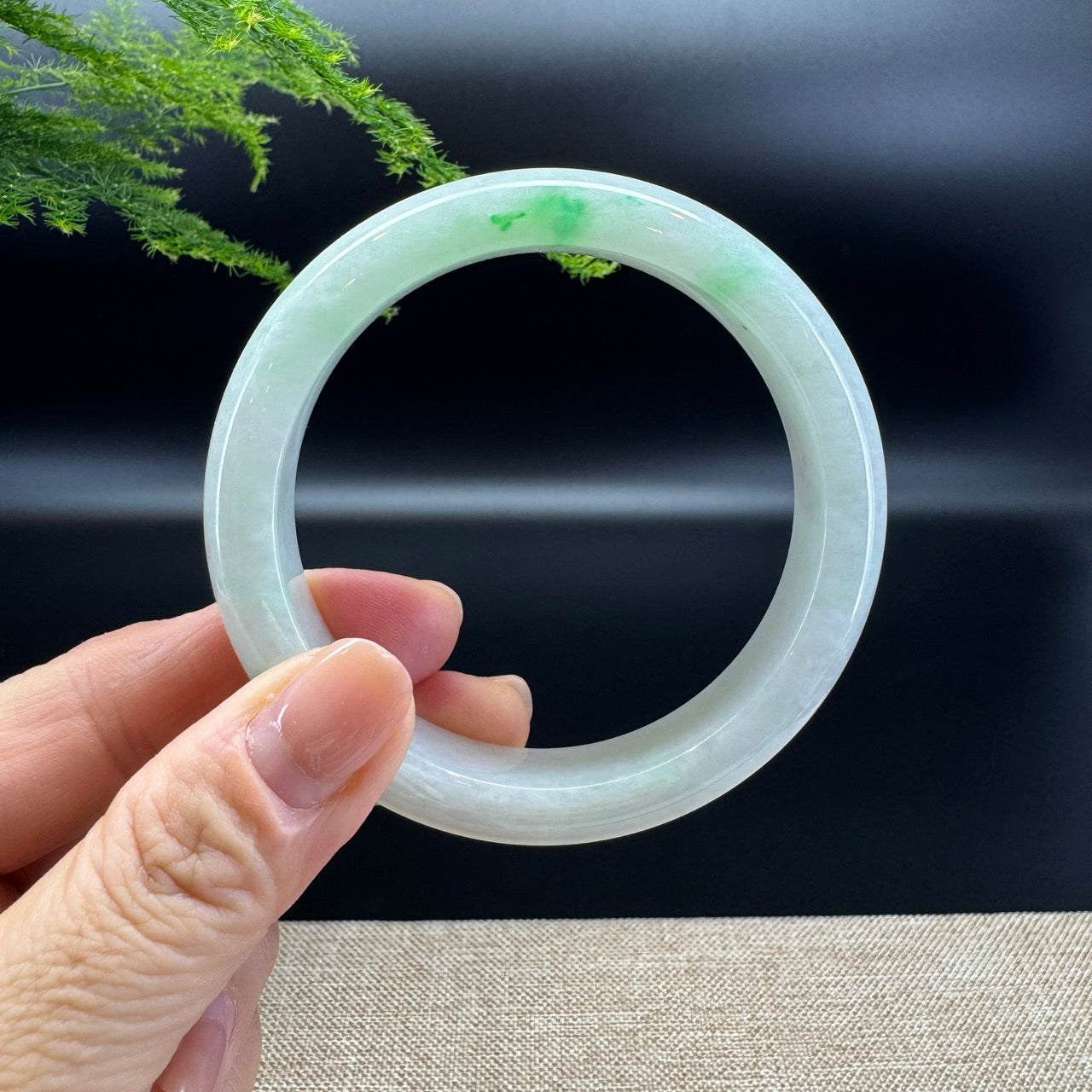 The bangle shape of the half round.The bangle color is icy spicy green.