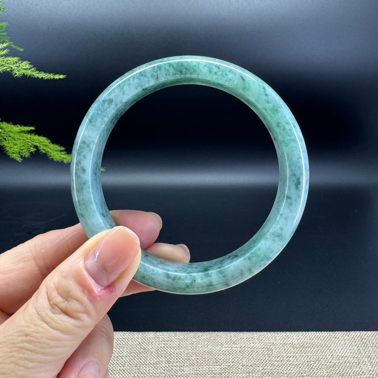 The bangle shape of the half round.The bangle color is icy blue flower.