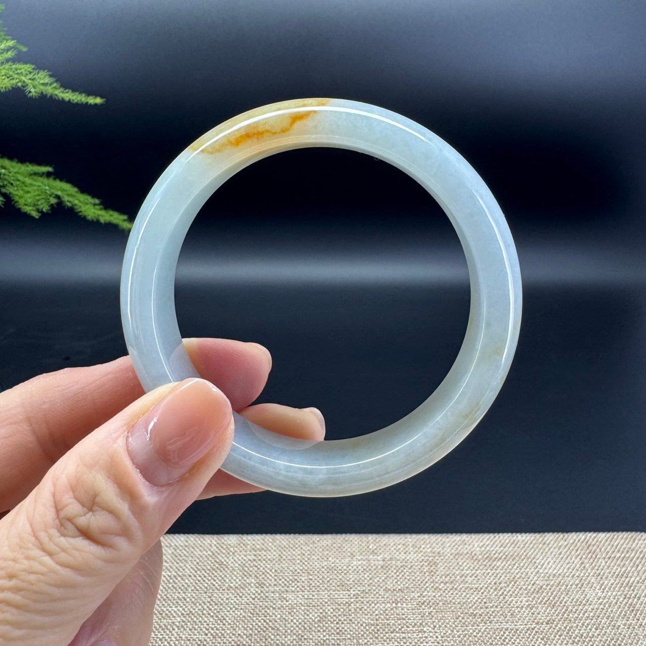 The bangle shape of the half round.The bangle color is icy yellow.