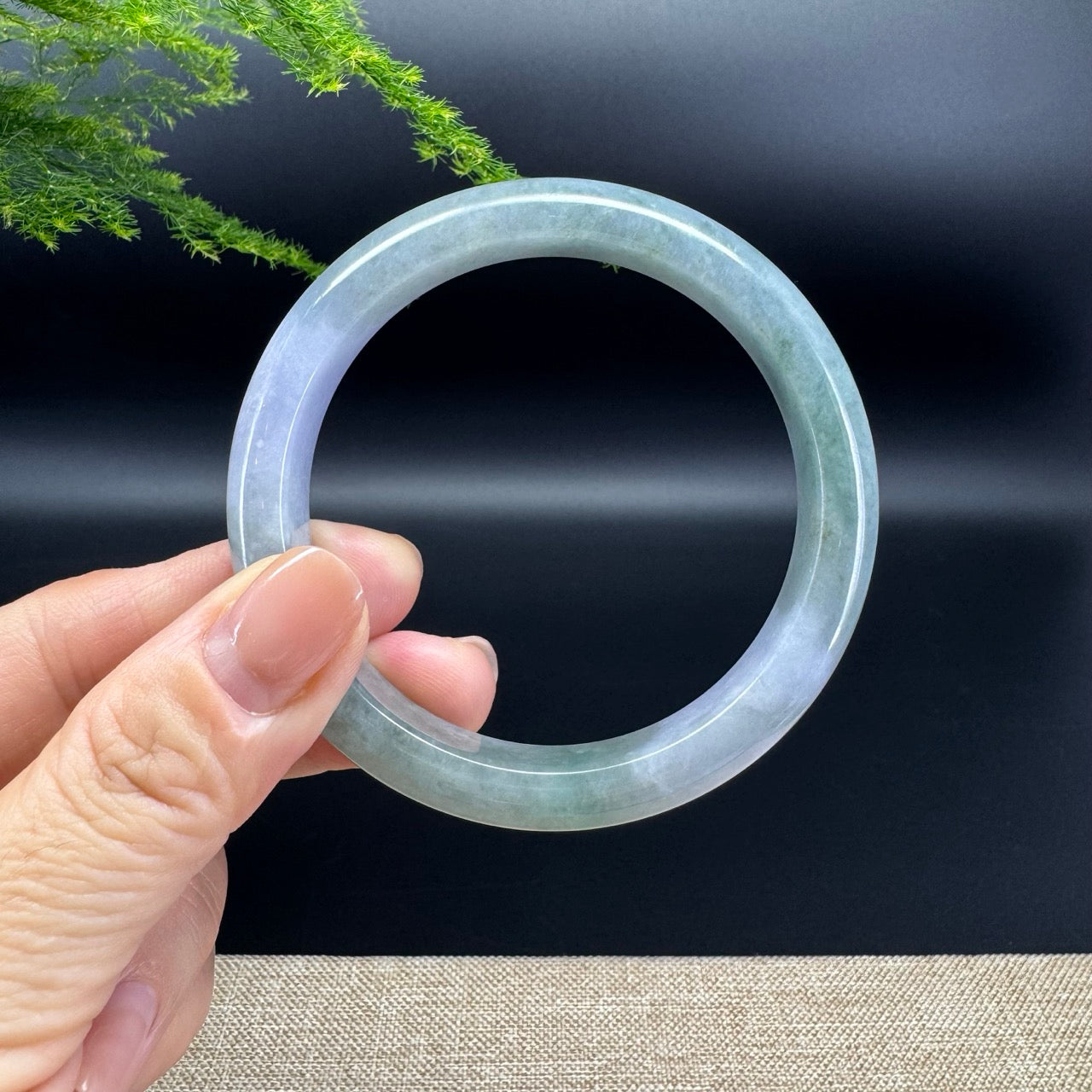 The bangle shape of the half round.The bangle color is lavender green.