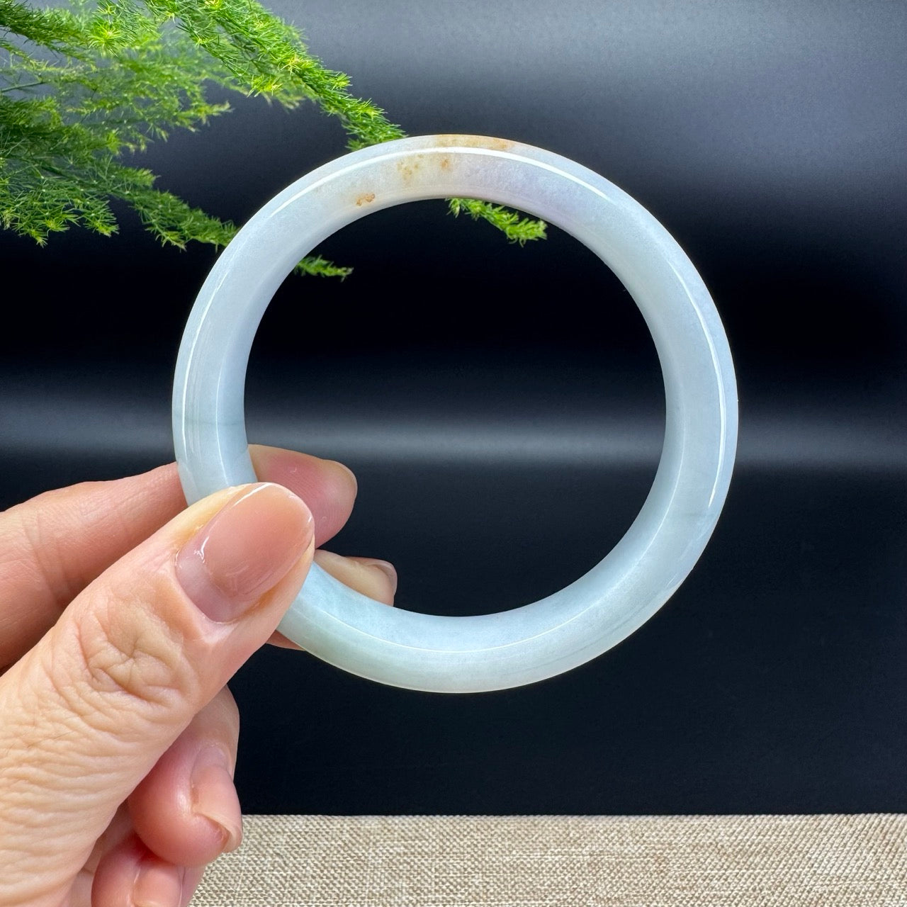 The bangle shape of the half round.The bangle color is lavender green and some sajin.