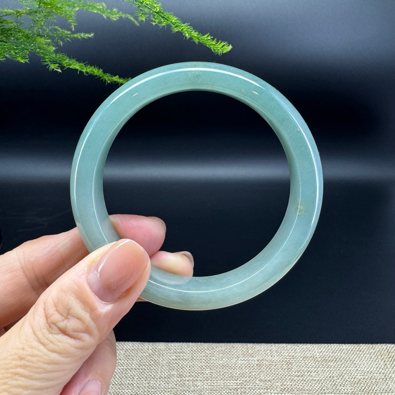 The bangle shape of the half round.The bangle color is icy matcha green.