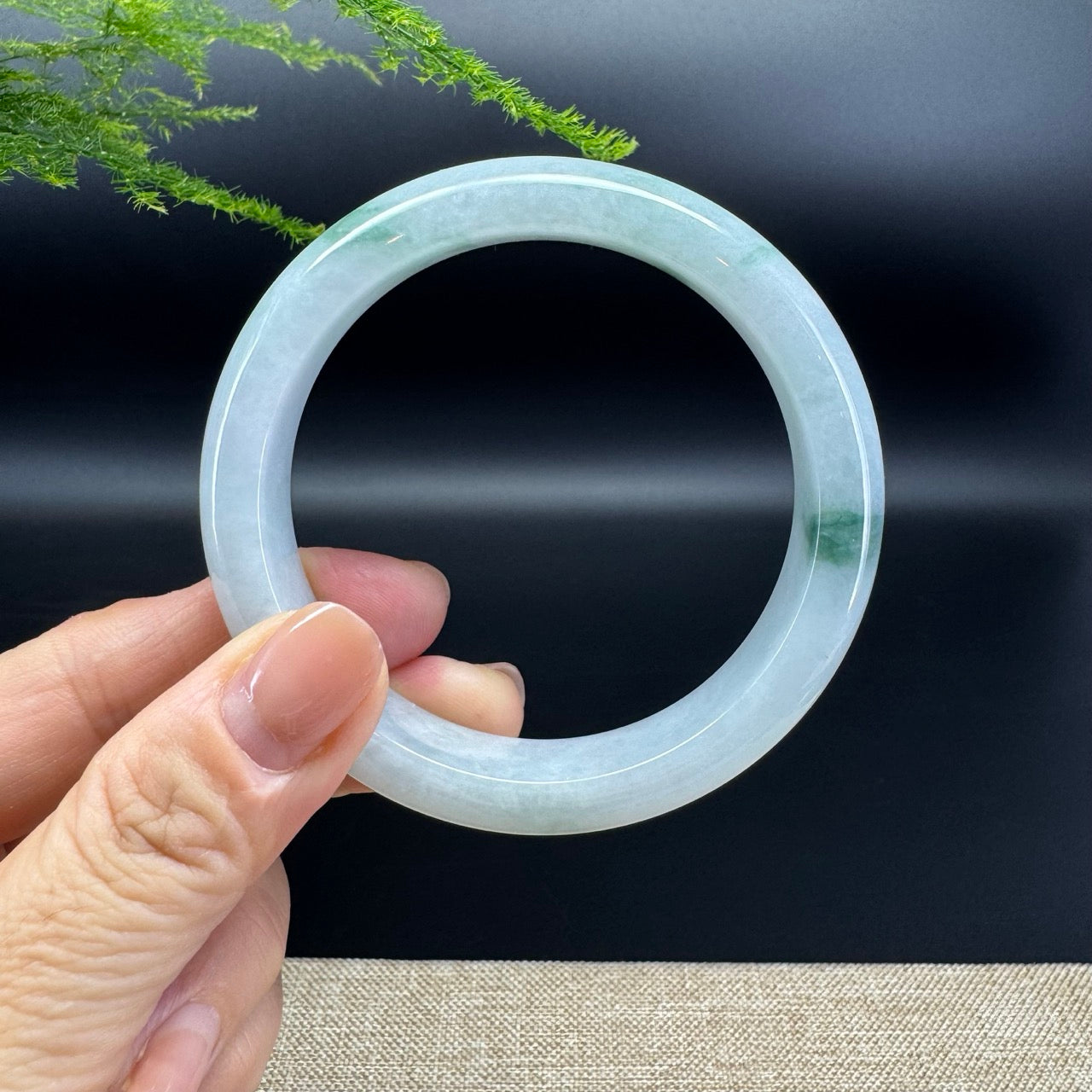The bangle shape of the half round.The bangle color is icy oil green.