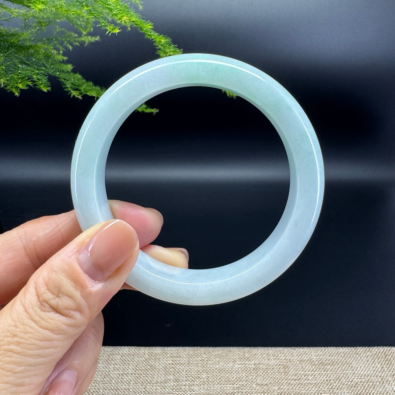 The bangle shape of the half round.The bangle color is apple green.