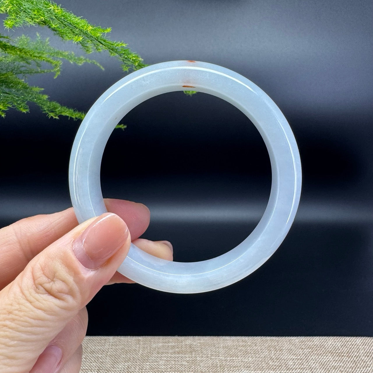 The bangle shape of the half round.The bangle color is icy green and some sajin.