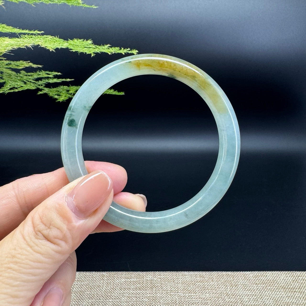 The bangle shape of the round.The bangle color is icy green and some yellow.