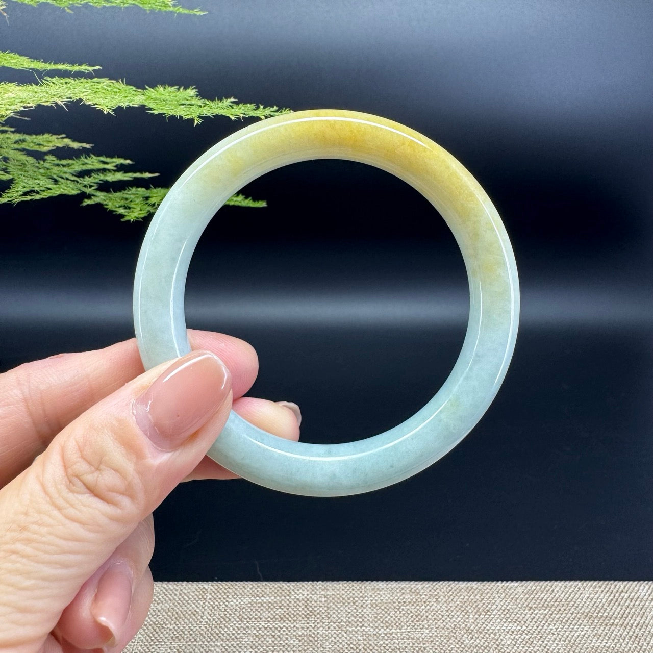 The bangle shape of the round.The bangle color is yellow green.