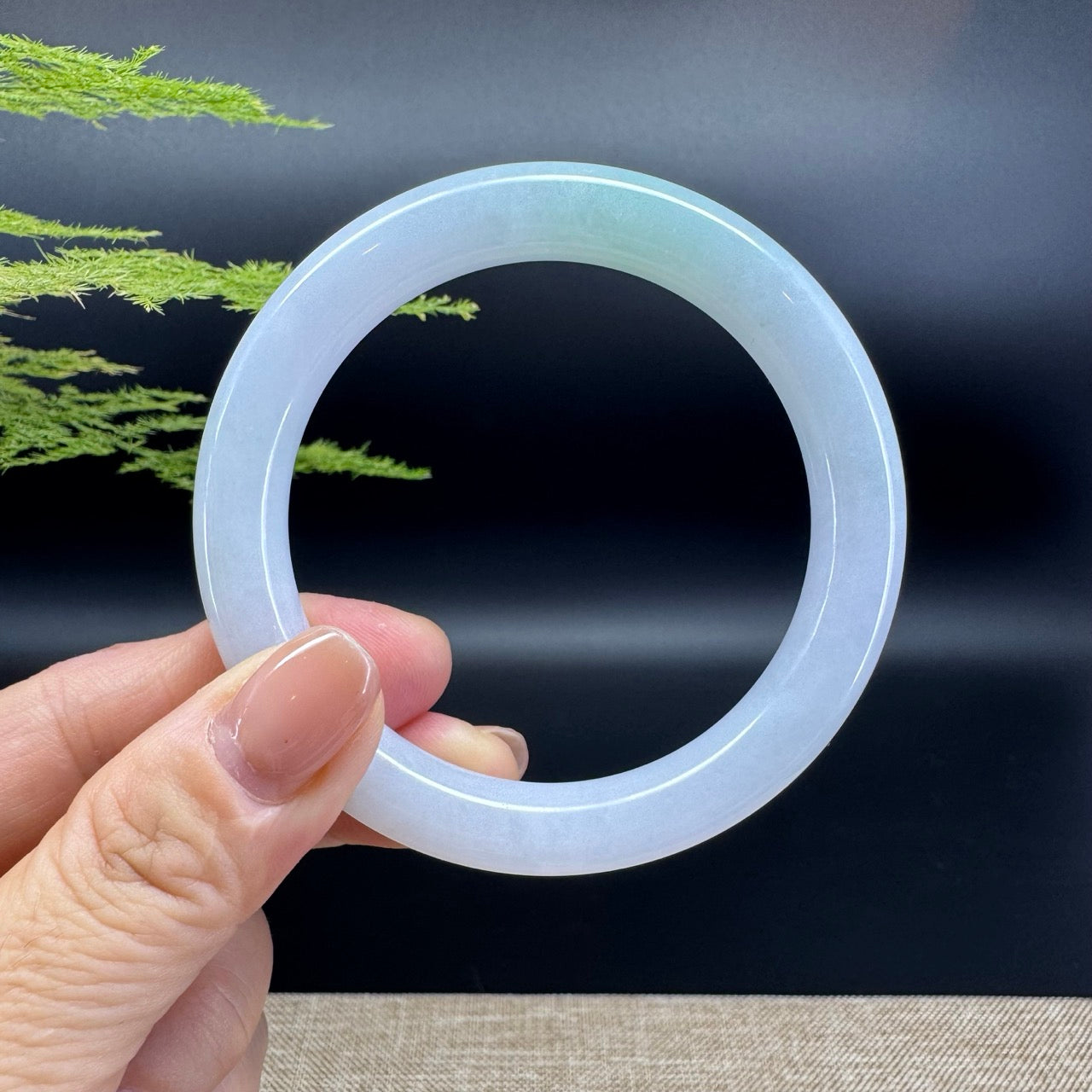 The bangle shape of the round.The bangle color is lavender green.