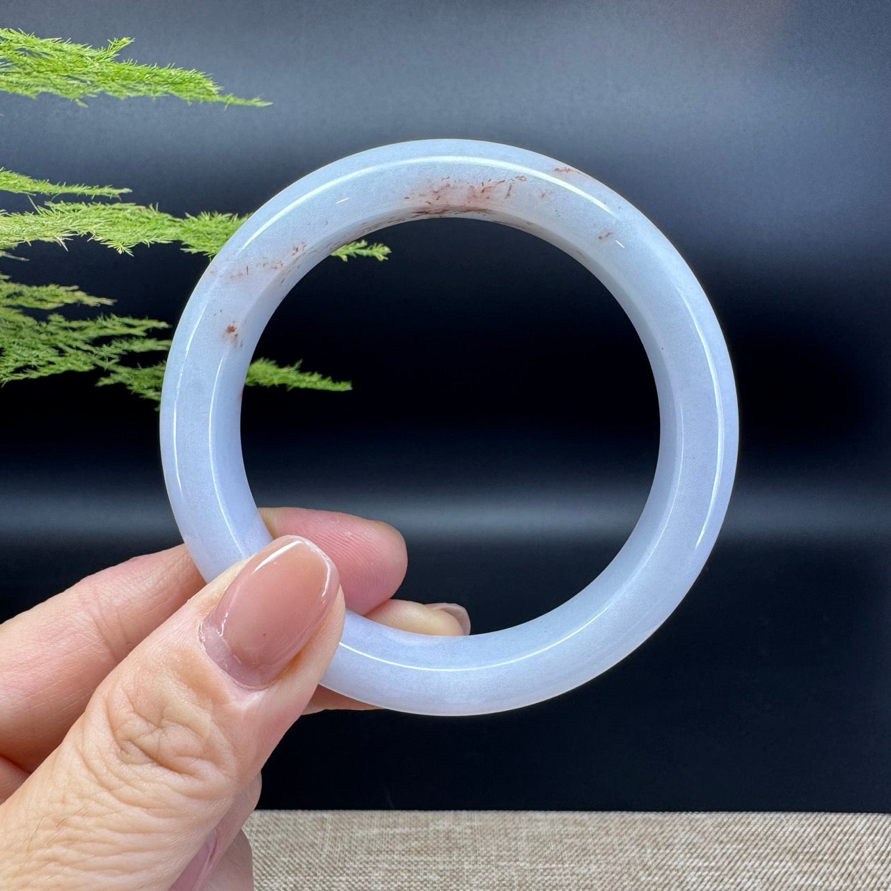 The bangle shape of the half round.The bangle color is lavender and some sajin.