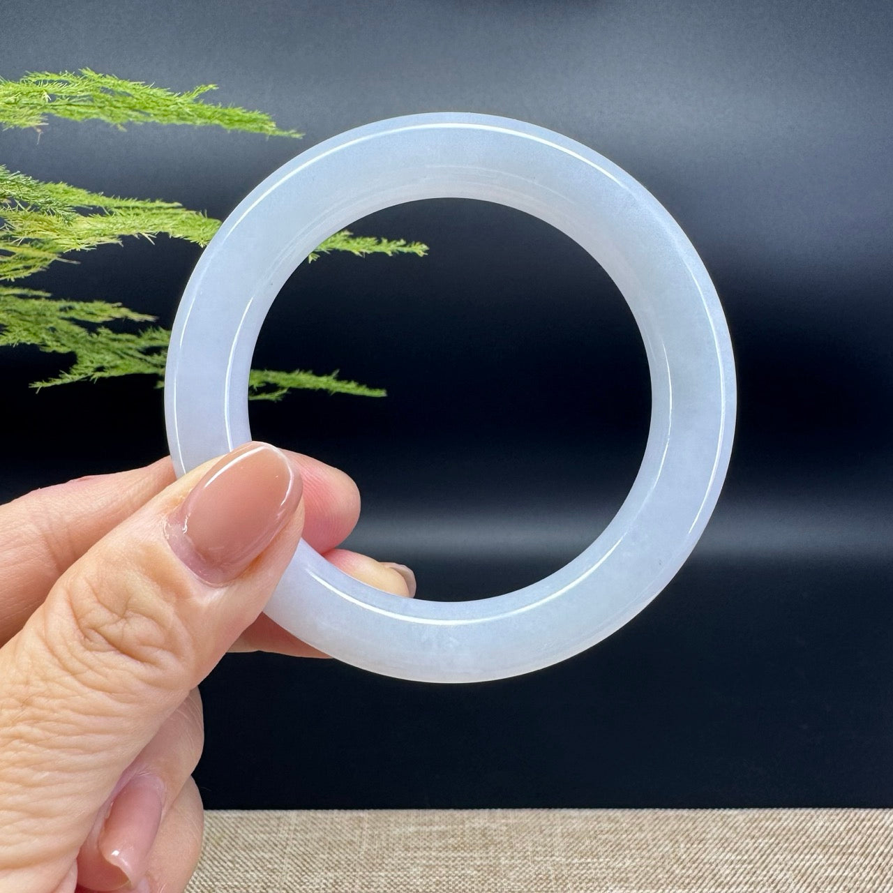 The bangle shape of the round.The bangle color is icy lavender.