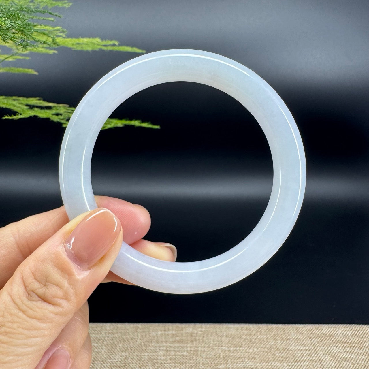 The bangle shape of the round.The bangle color is lavender green.