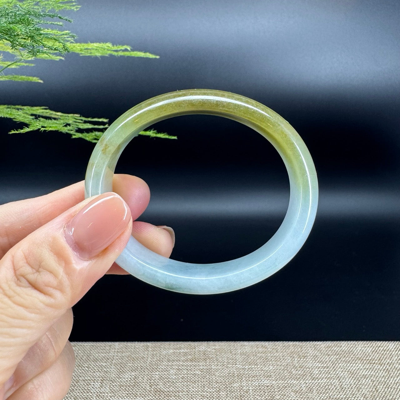 The bangle shape of the oval half round.The bangle color is icy green.