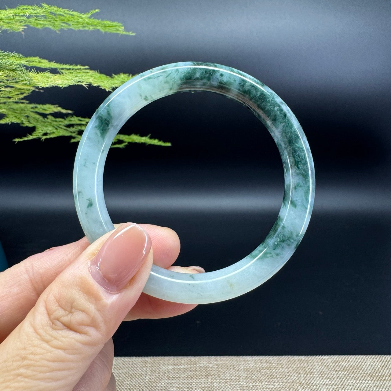 The bangle shape of the half round.The bangle color is icy blue flower.