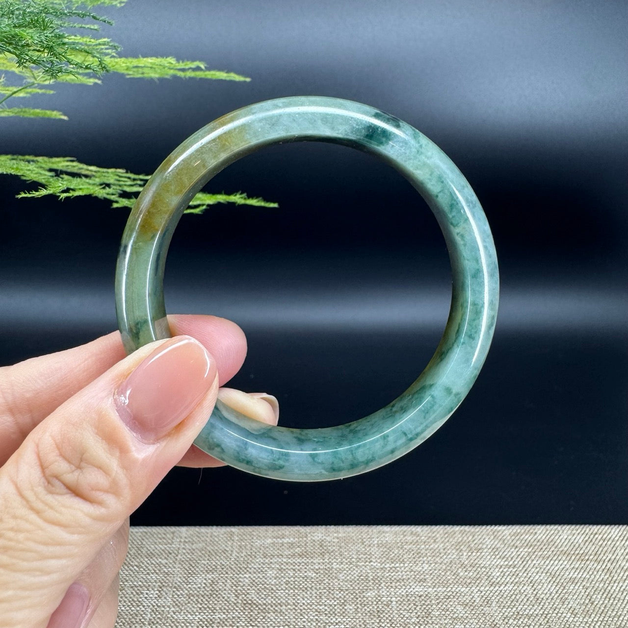 The bangle shape of the half round.The bangle color is yellow blue green flower.