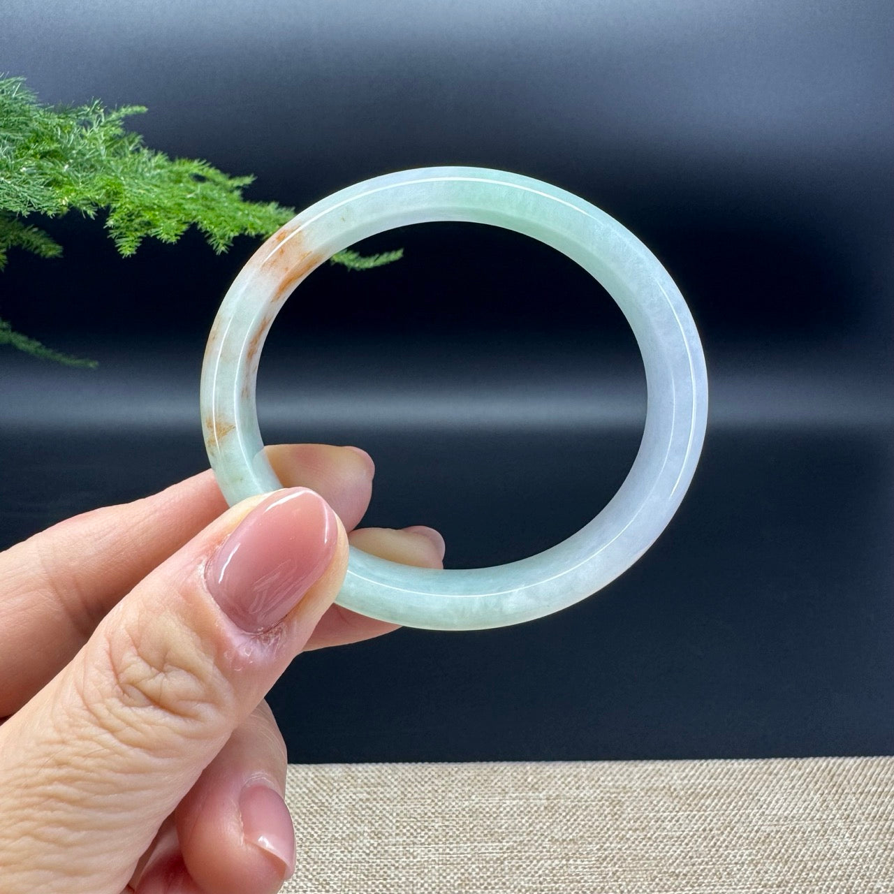 The bangle shape of the half round.The bangle color is icy green and some sajin.