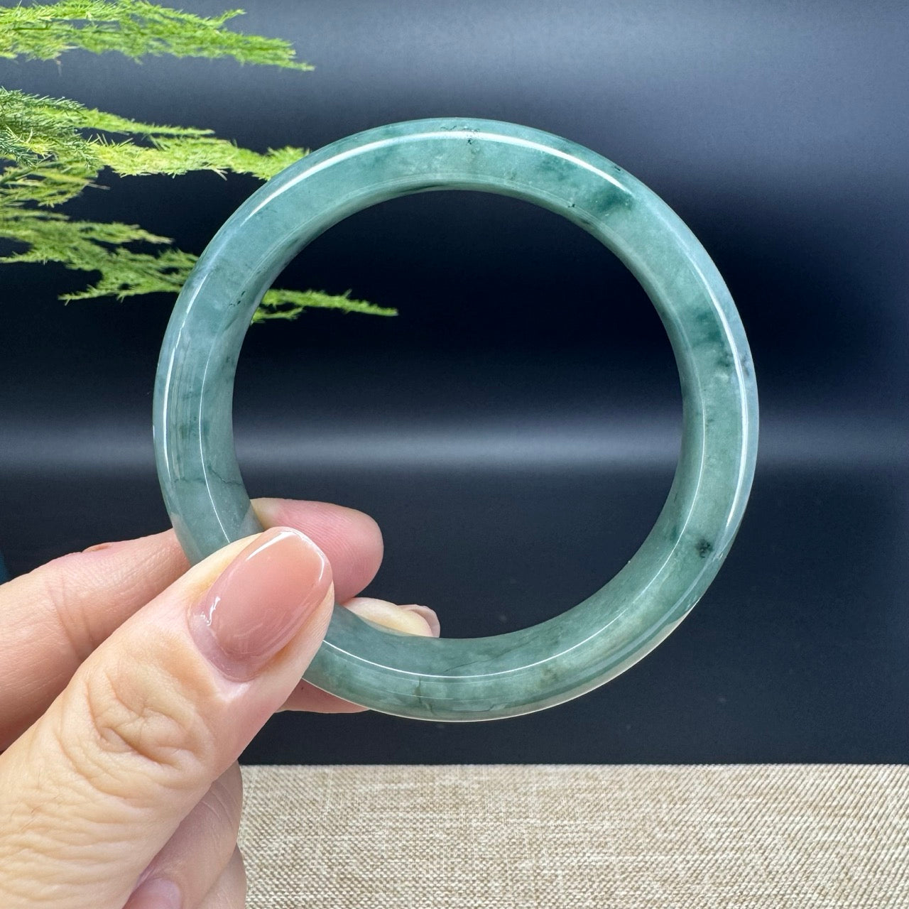 The bangle shape of the half round.The bangle color is blue green flower.