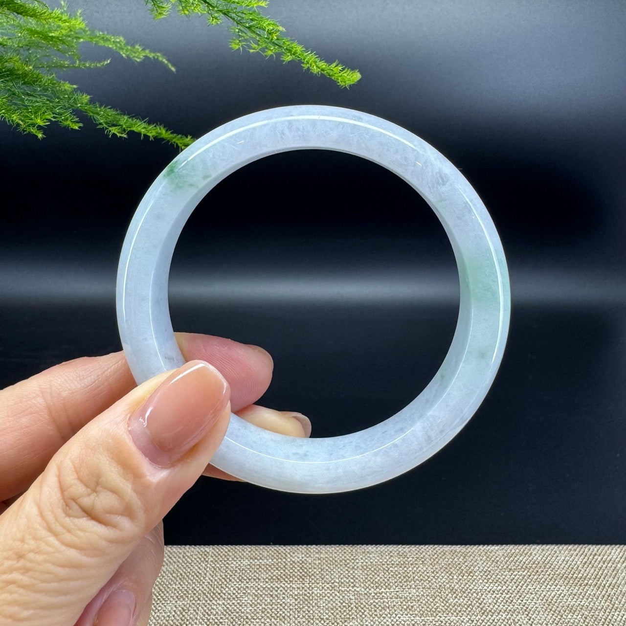 The bangle shape of the half round.The bangle color is lavender green.