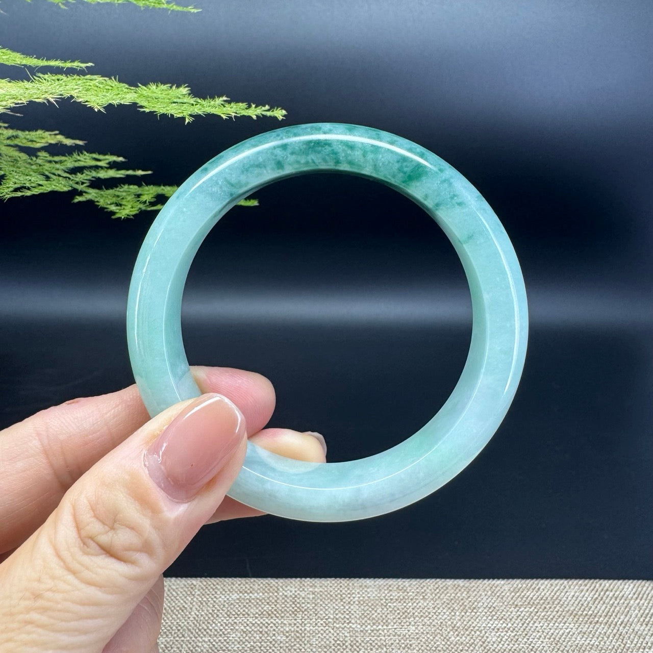 The bangle shape of the half round.The bangle color is icy blue flower.