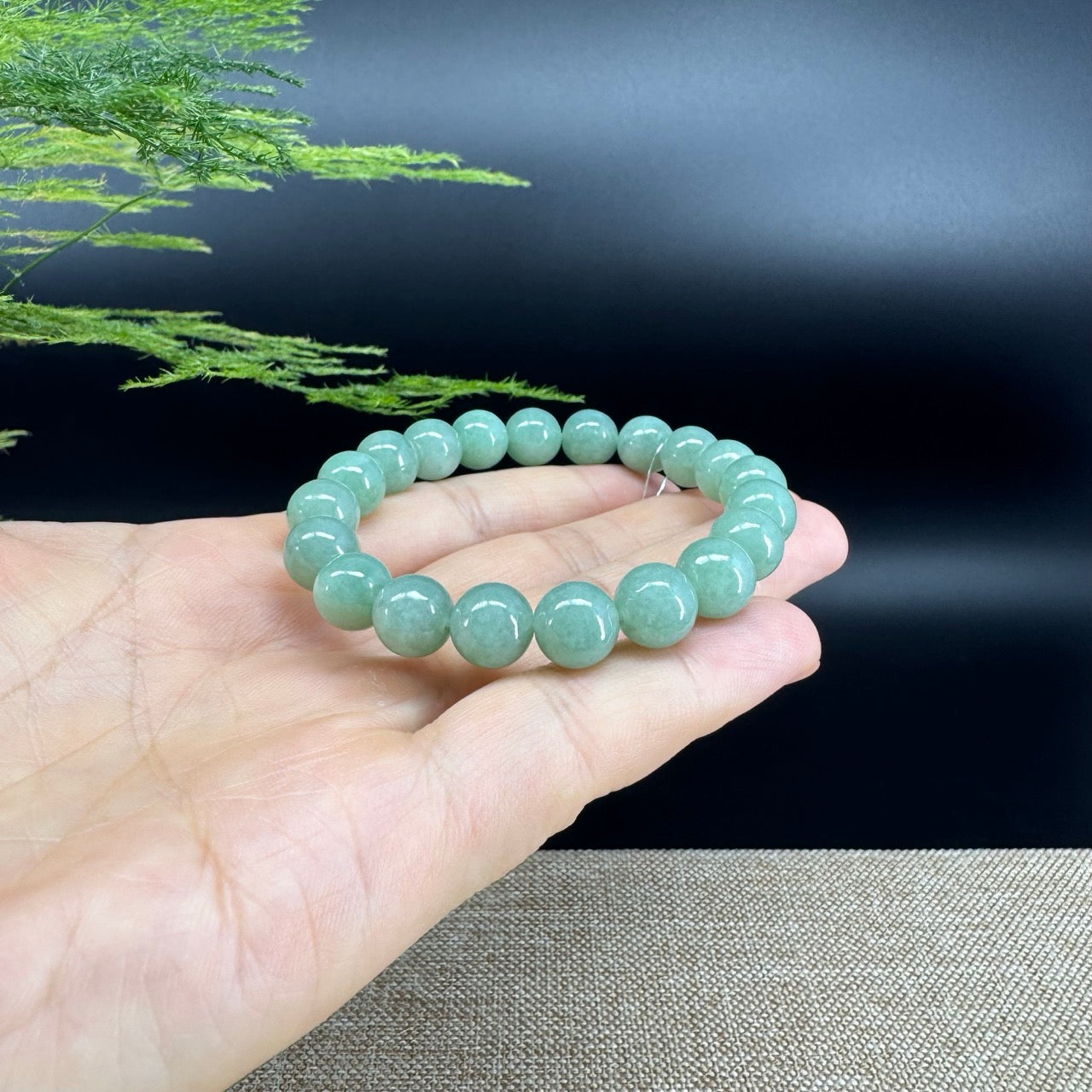 The beads shape of the round.The beads colors are green.