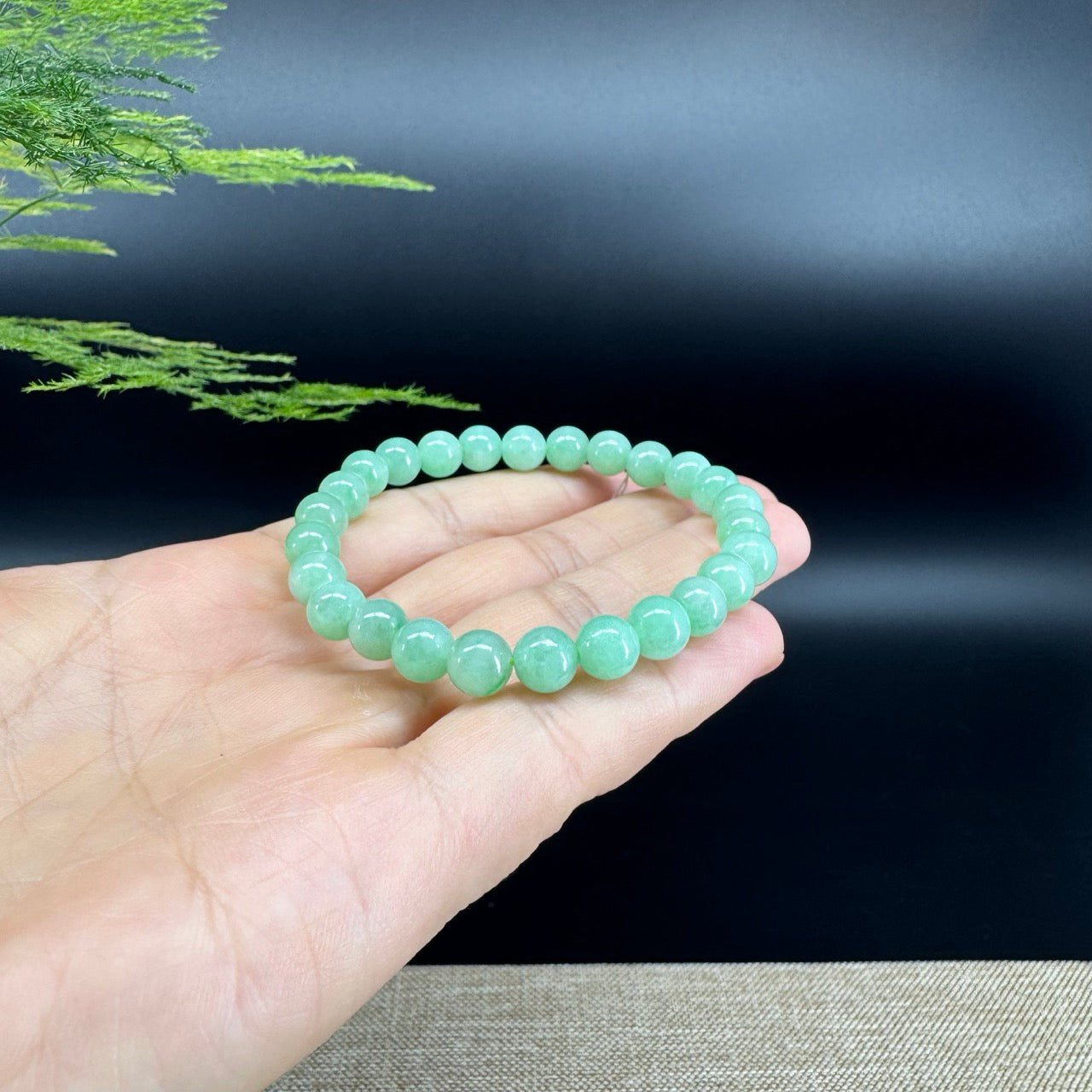 The beads shape of the round.The beads colors are apple green.