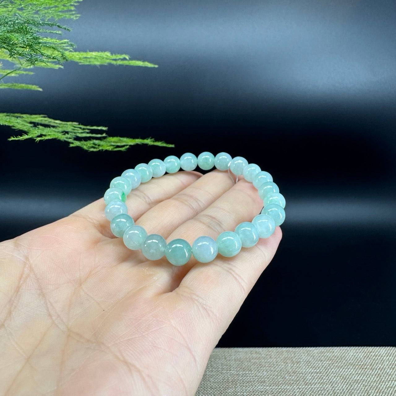 The beads shape of the round.The beads colors are apple green.