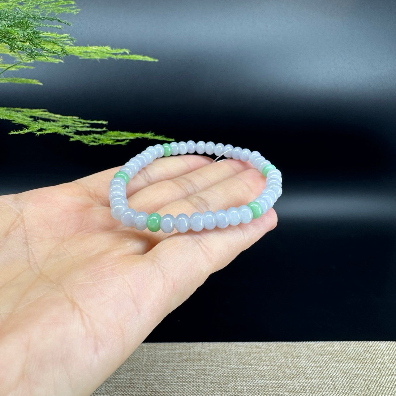 The beads shape of the round.The beads colors are icy green.