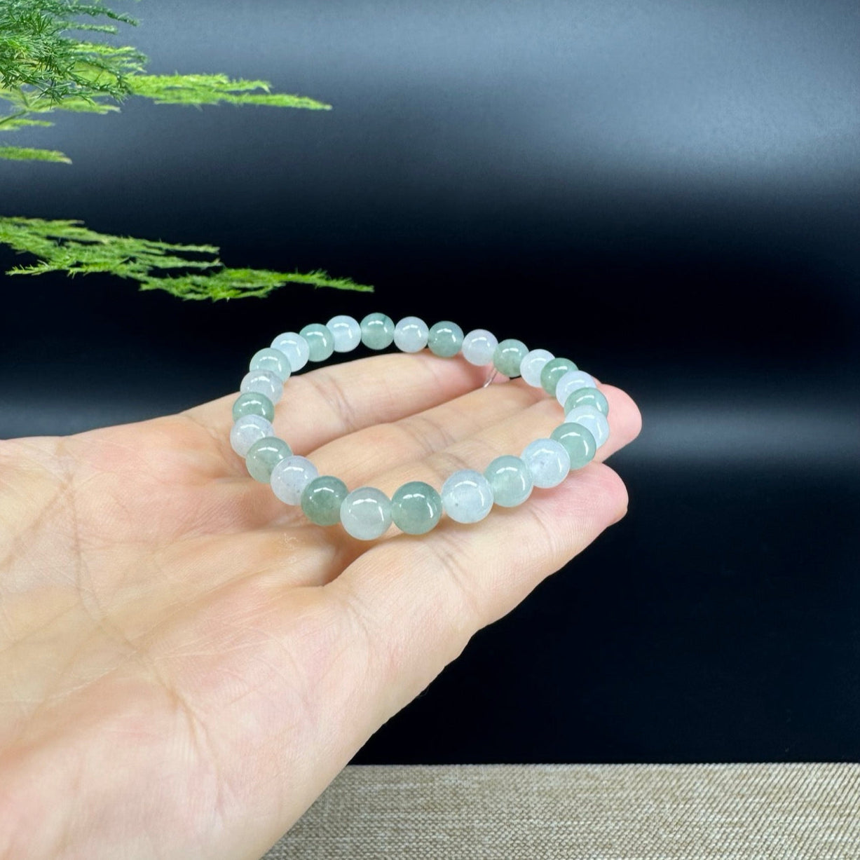 The beads shape of the round.The beads color is icy green.